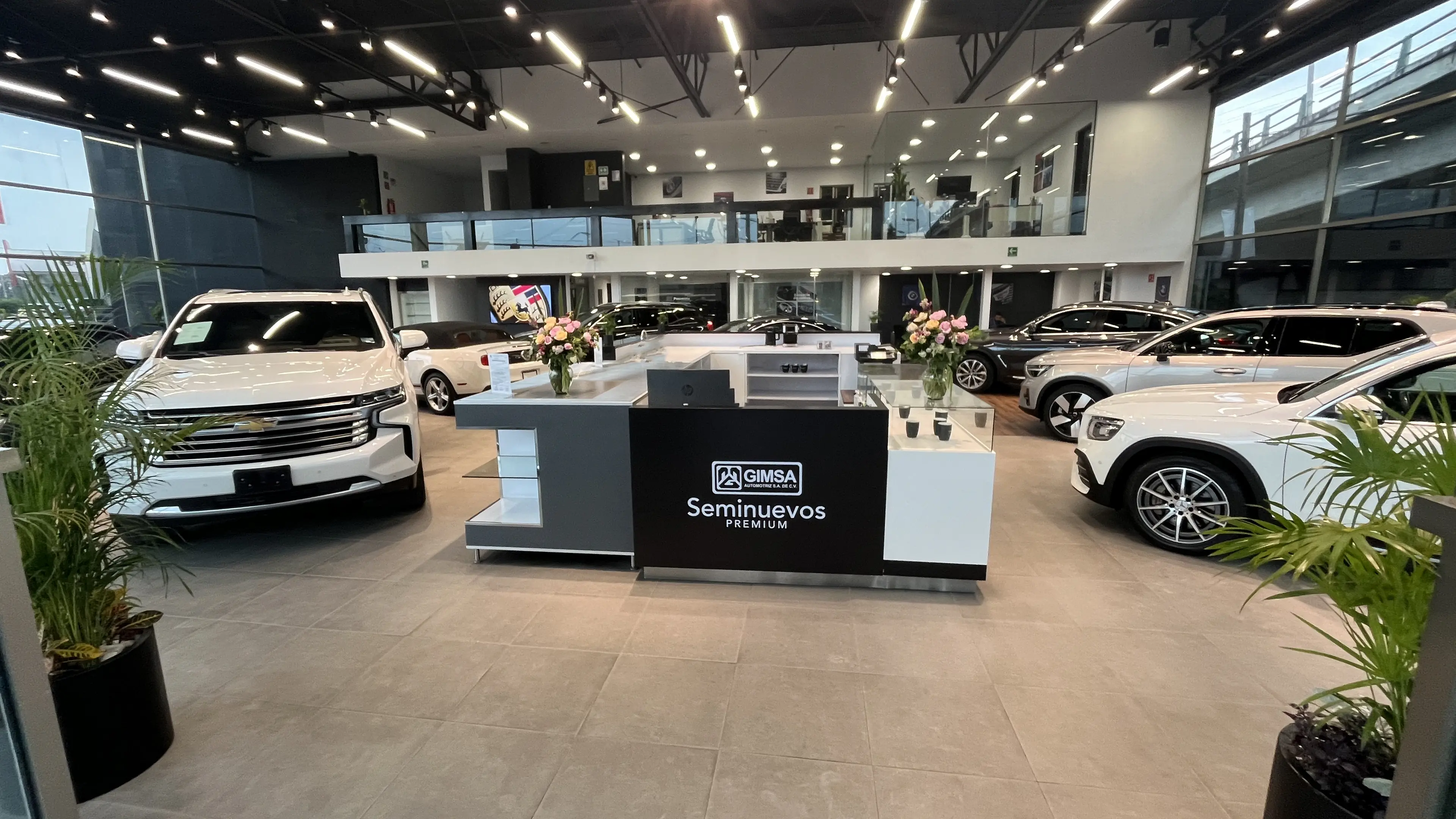 Exhibición de vehículos Seminuevos Premium